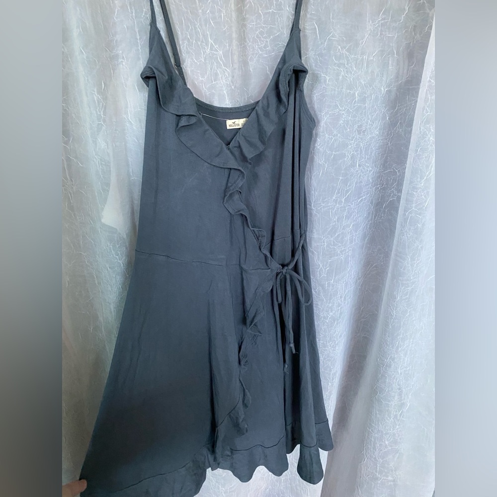 Hollister dress-size small- grey